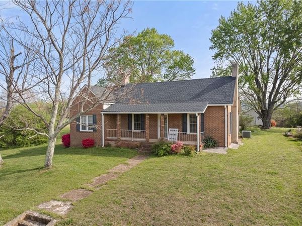 3054 N Old 52 Road , Pinnacle, NC 27043