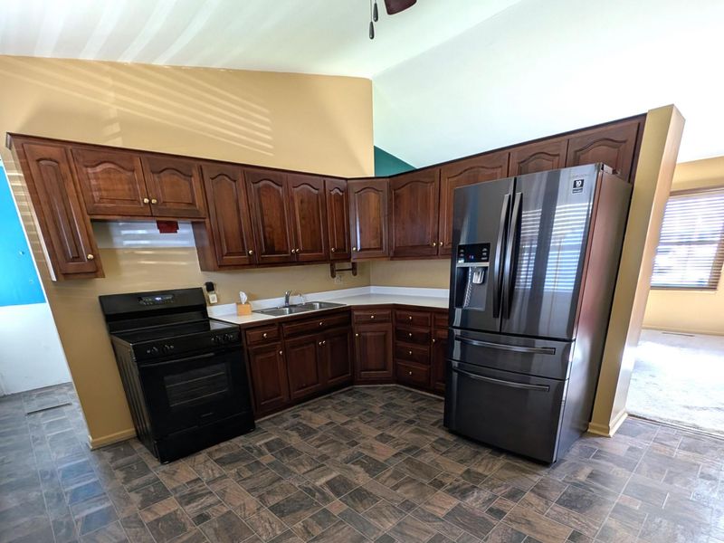 323 Sturbridge Road, Columbus, OH 43228 Photo 3