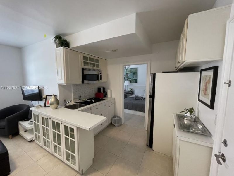 335 Ocean Dr, Unit 214, Miami Beach, FL 33139 Photo