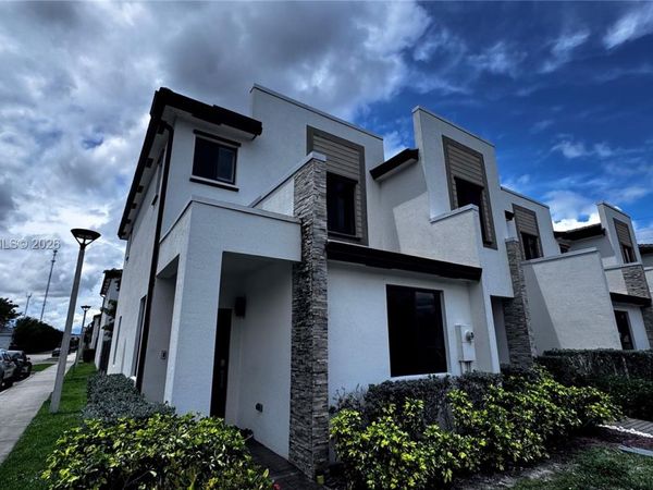 21404 NE 3rd Path , Miami, FL 33179