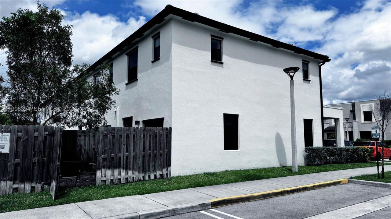 21404 NE 3rd Path, Miami, FL 33179 Photo