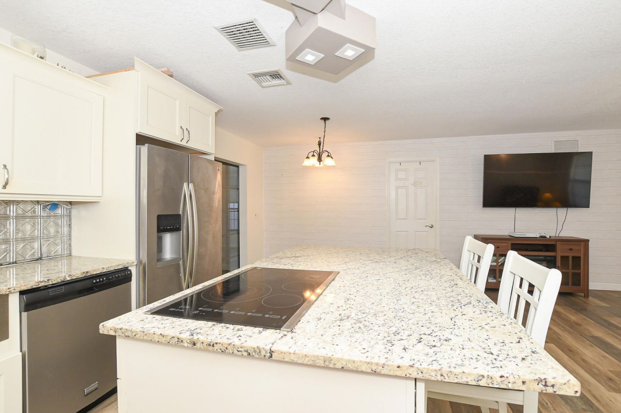 764 SE Evergreen Terrace, Port Saint Lucie, FL 34983 Photo