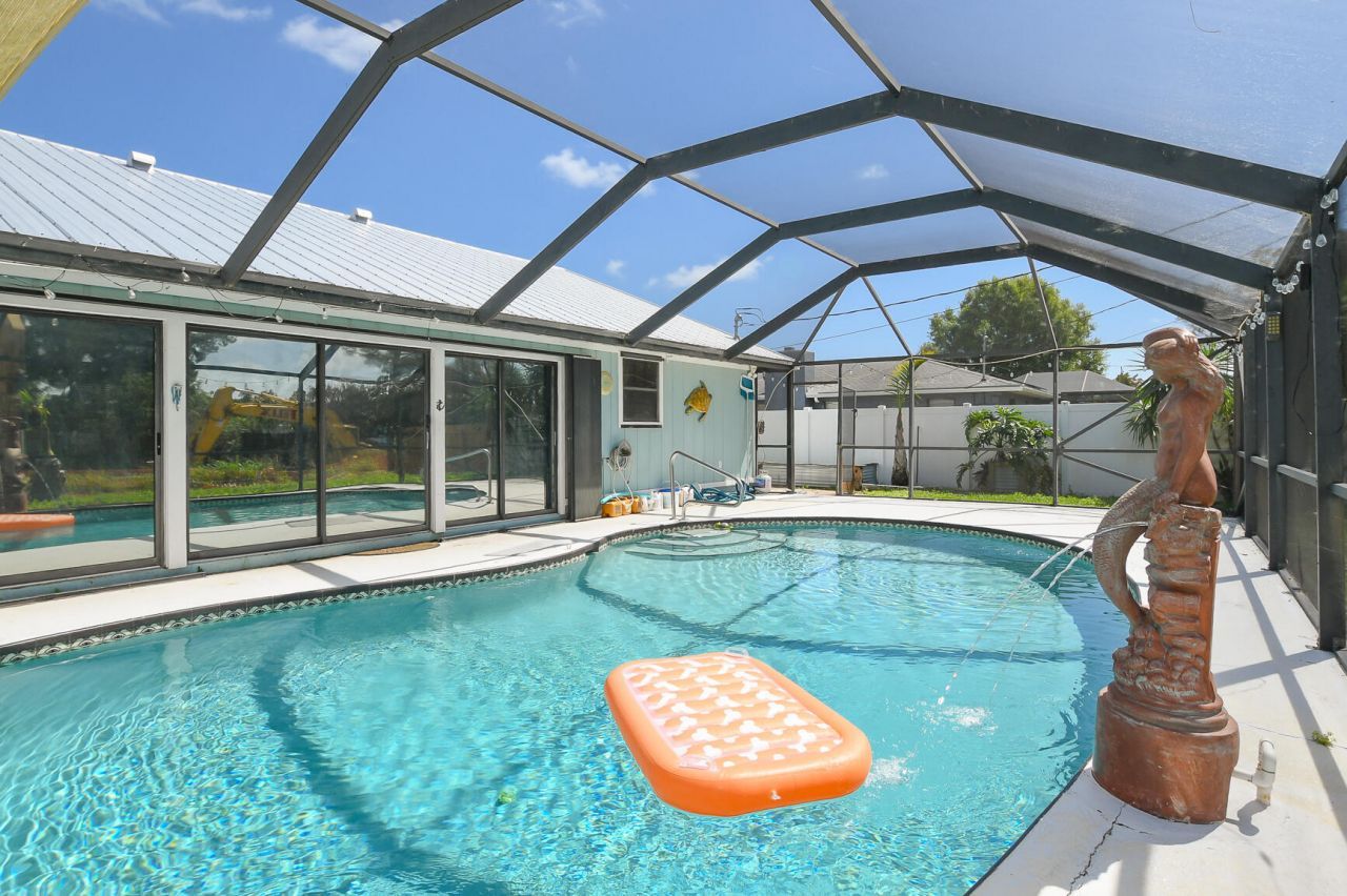 764 SE Evergreen Terrace, Port Saint Lucie, FL 34983 Photo