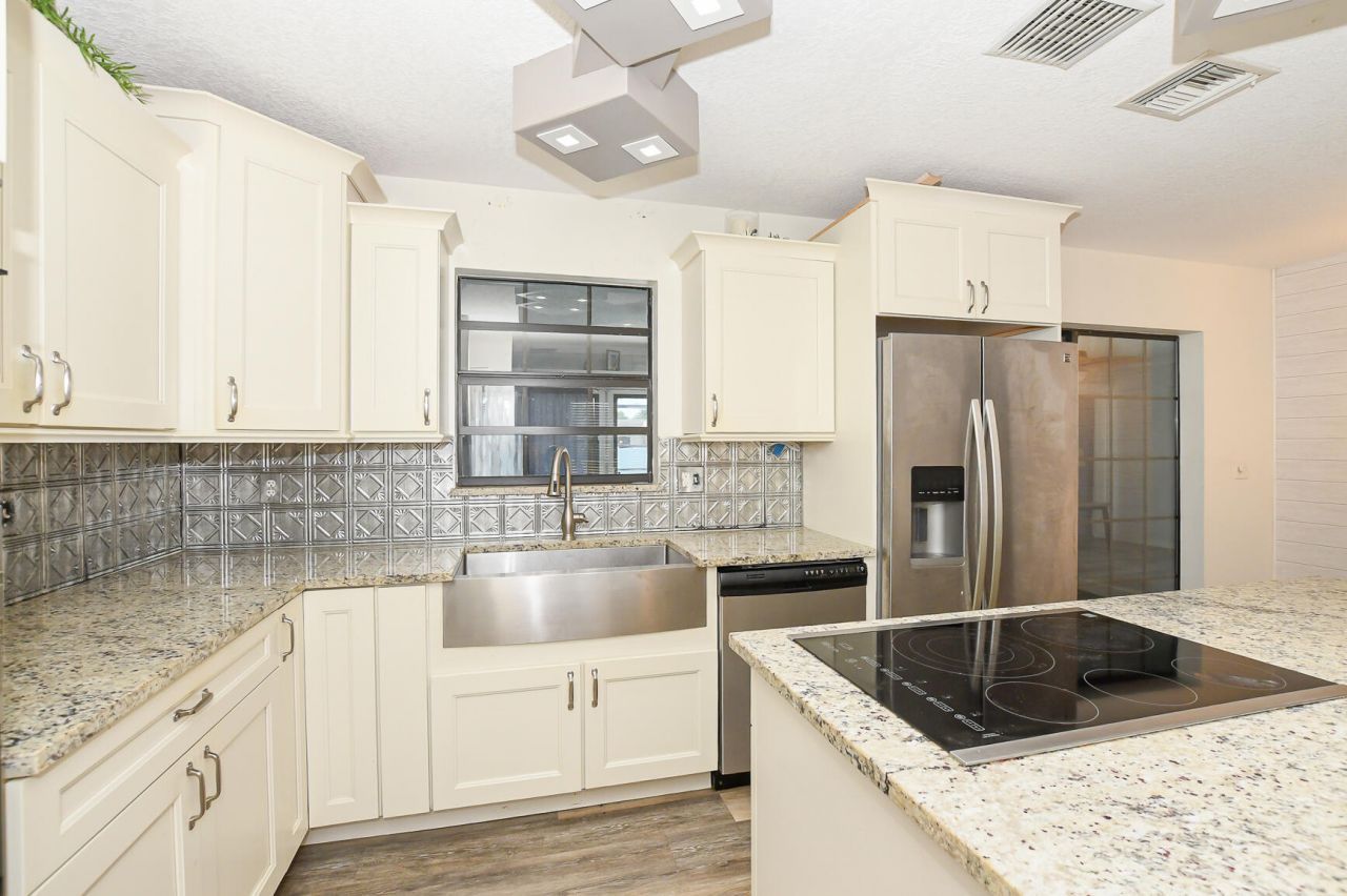 764 SE Evergreen Terrace, Port Saint Lucie, FL 34983 Photo