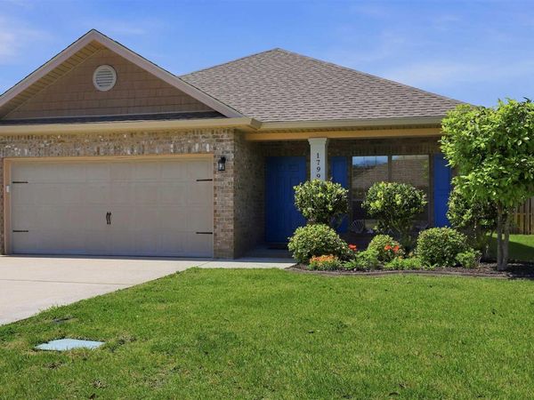 1799 Coast Ct, Gulf Breeze, FL 32563