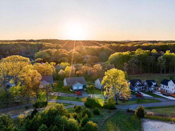 209 Retreat LN , Huddleston, VA 24104