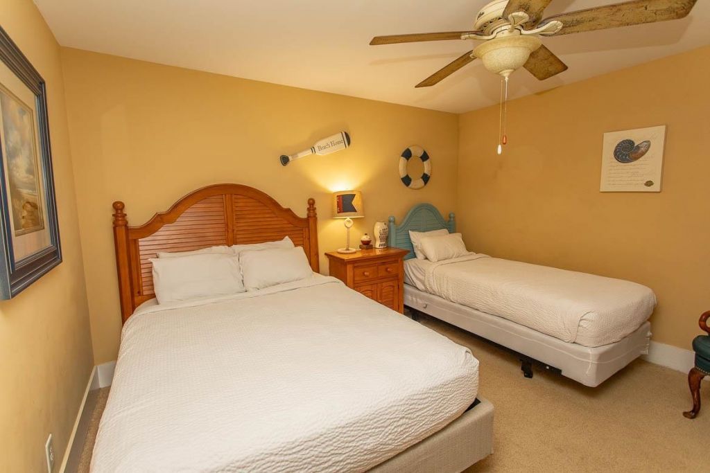 4921 Cinzia Ln. Photo 11