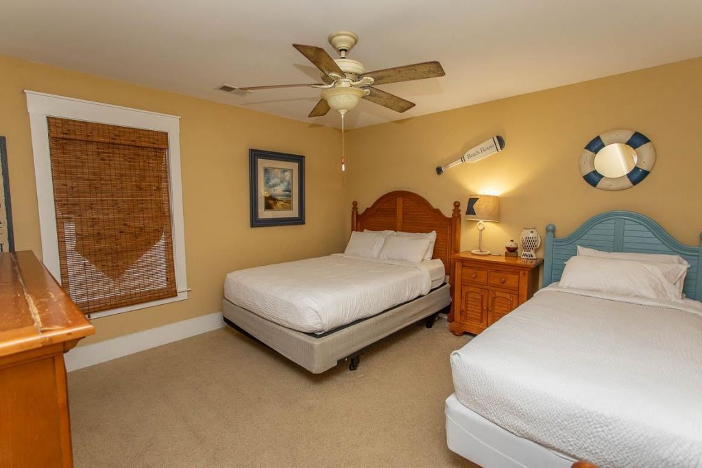 4921 Cinzia Ln. Photo 9