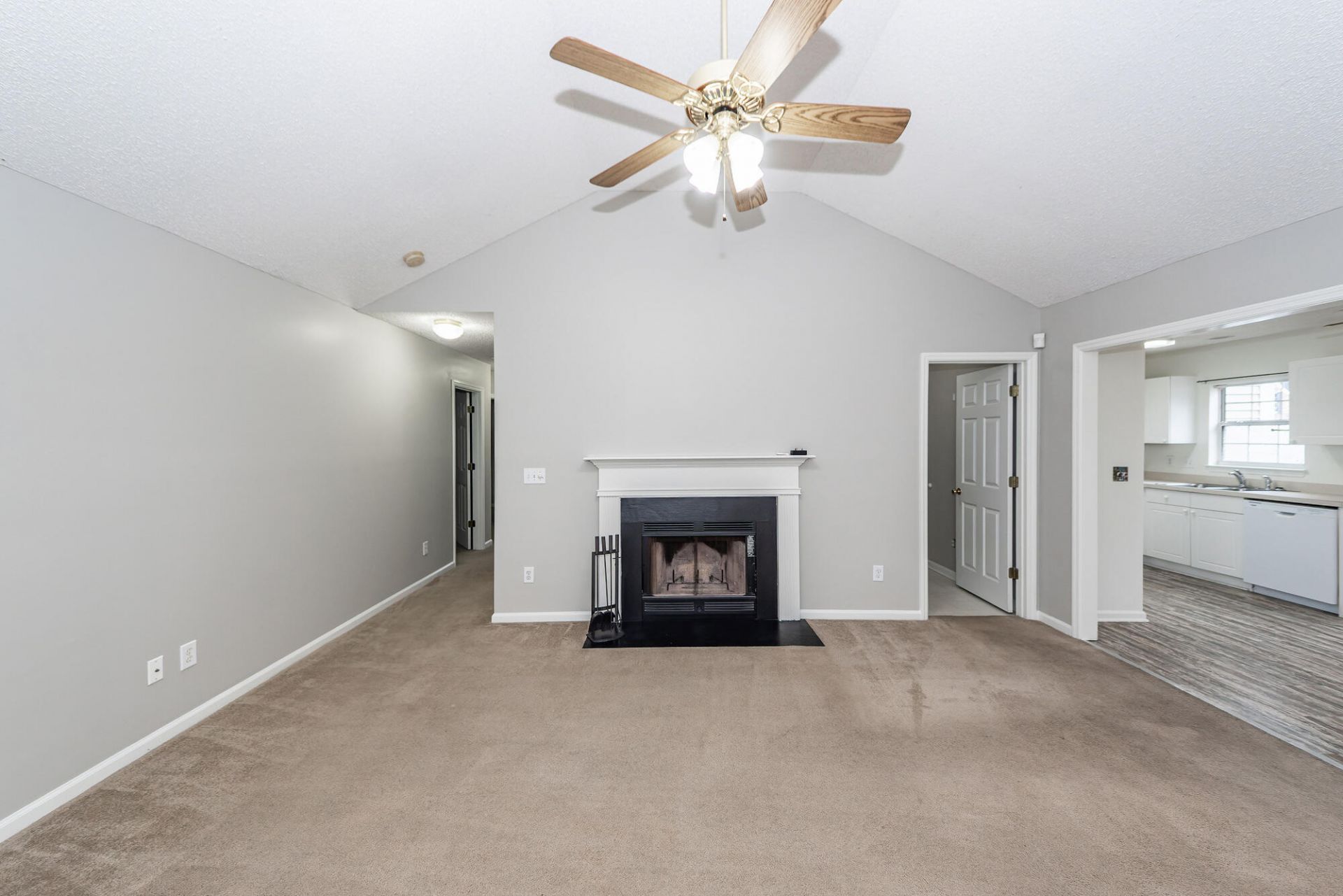 574 Carters Grove Road Photo 6