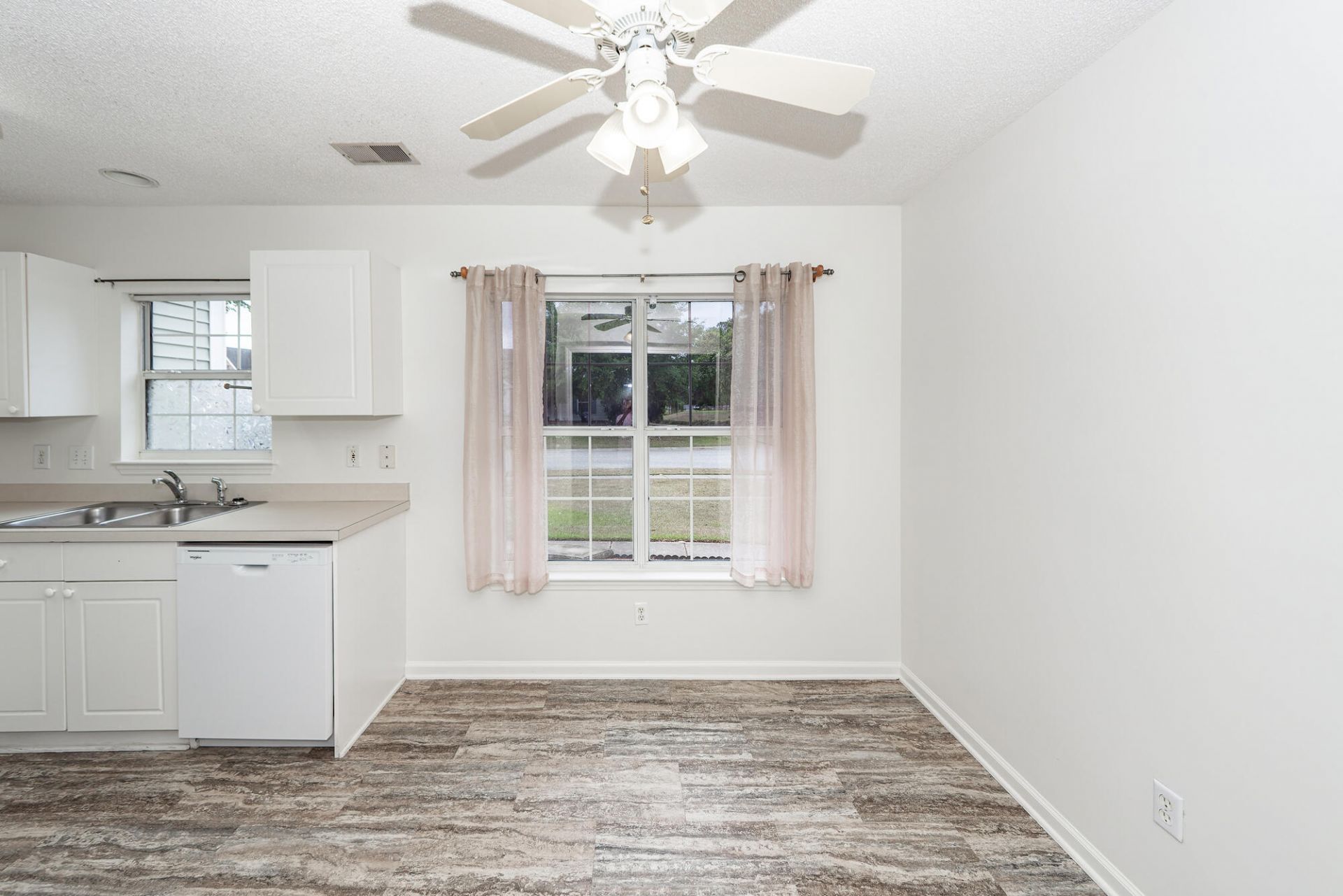 574 Carters Grove Road Photo 9