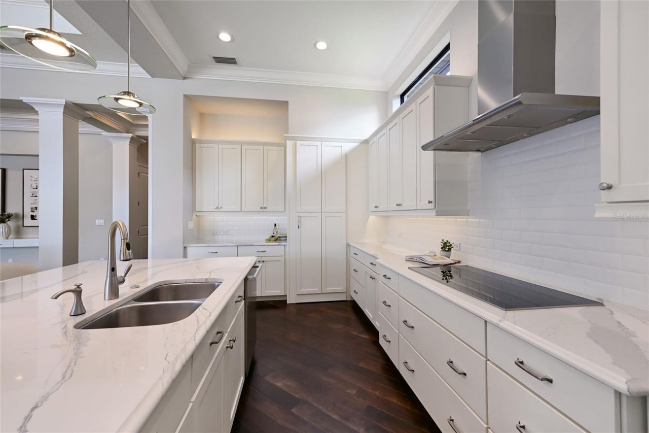 8411 Broadstone Court, Bradenton, FL 34202 Photo