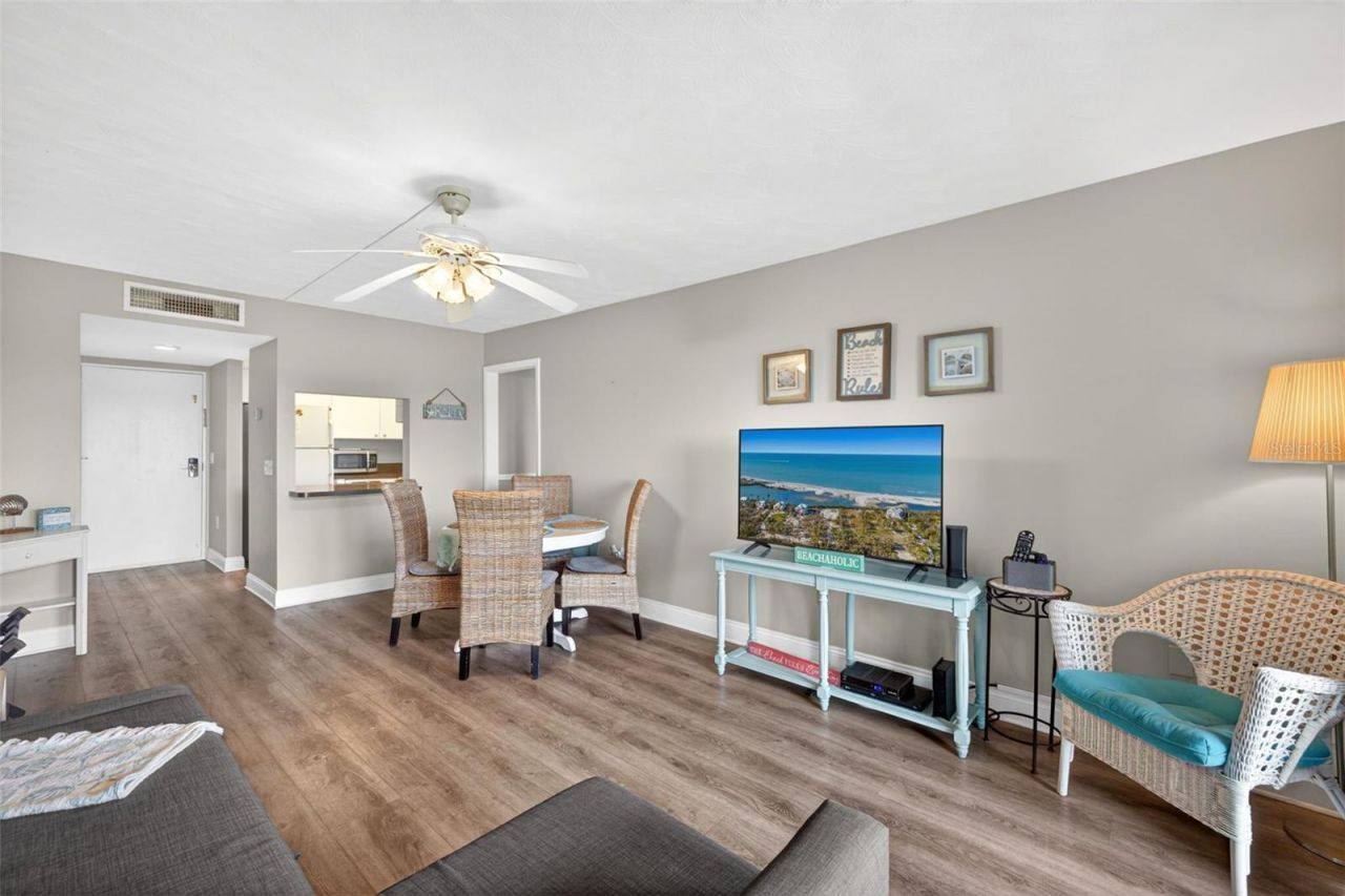 19451 Gulf Boulevard, Unit 204, Indian Shores, FL 33785 Photo