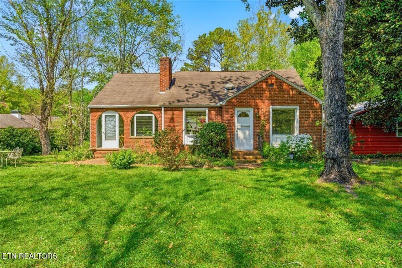 2345 Robinson Rd, Knoxville, TN 37923 Main Photo