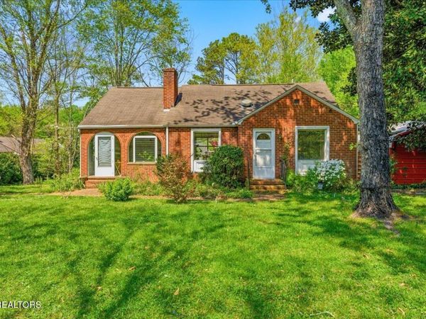 2345 Robinson Rd, Knoxville, TN 37923