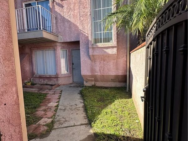 165 Racquet Club Expressway, Compton, CA 90220