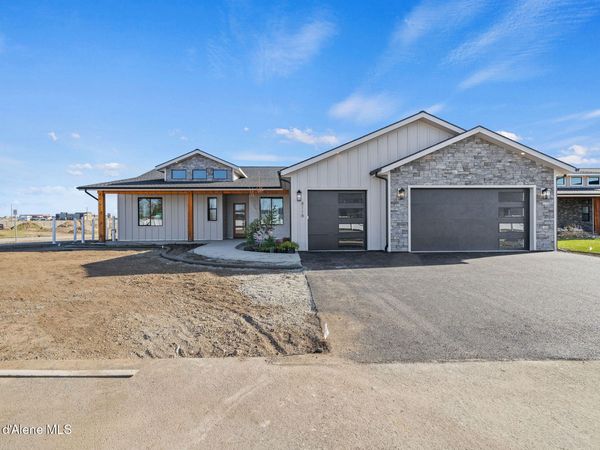 8118 W Ferguson LN, Rathdrum, ID 83858