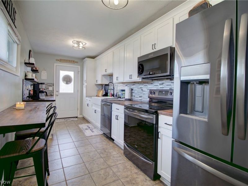 12123 National Drive, Grafton, OH 44044 Photo 4