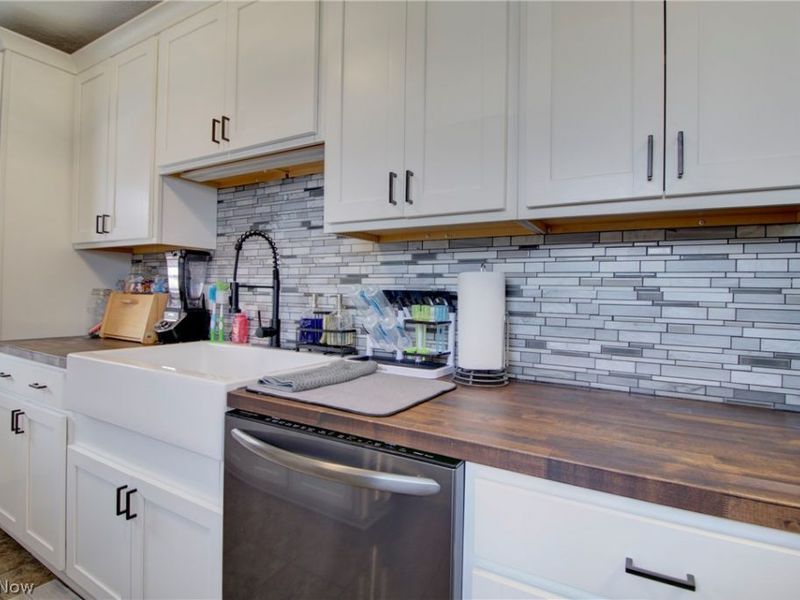 12123 National Drive, Grafton, OH 44044 Photo 9