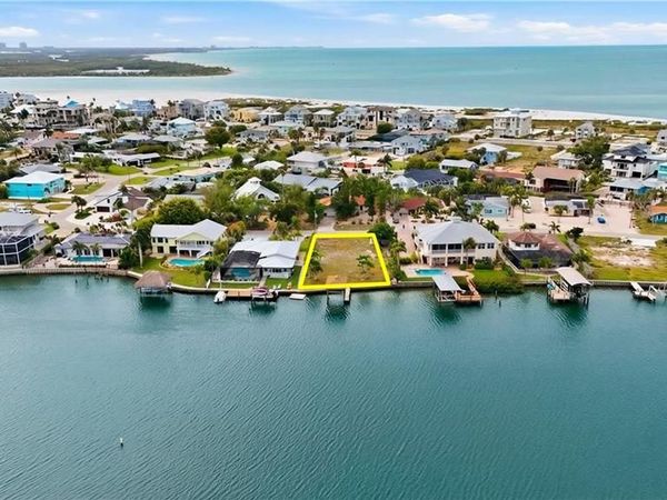 8061 Lagoon RD, FORT MYERS BEACH, FL 33931