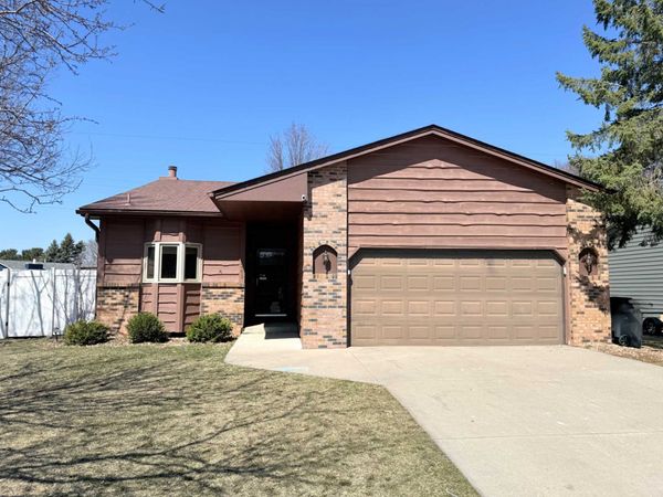 265 Oakwood Drive, Shoreview, MN 55126