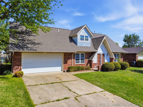 8941 E 56th Place, Tulsa, OK 74145