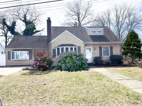 104 Vesper Court , Babylon, NY 11702