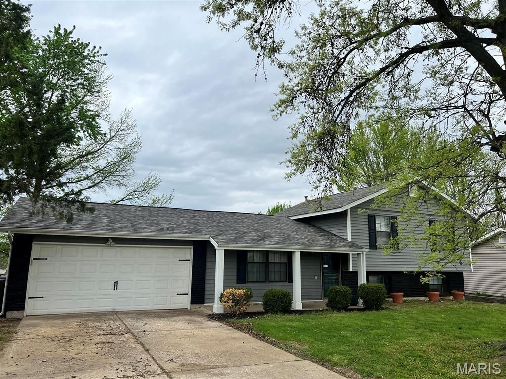 158 Universal Drive , Saint Peters, MO 63376 Main Photo