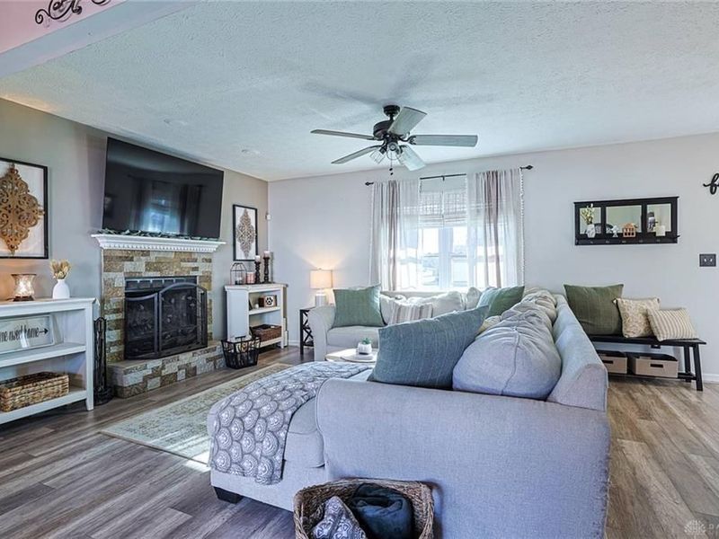 615 Saint James Place, Trenton, OH 45067 Photo 6