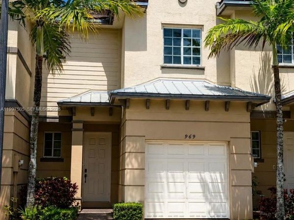 969 Abaco Ln, Riviera Beach, FL 33404