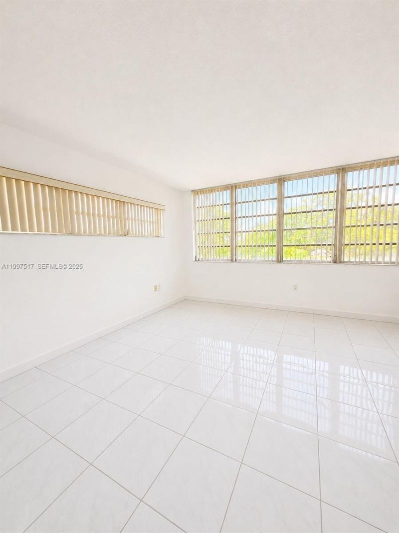 1780 NE 191st St, Unit 300, Miami, FL 33179 Photo