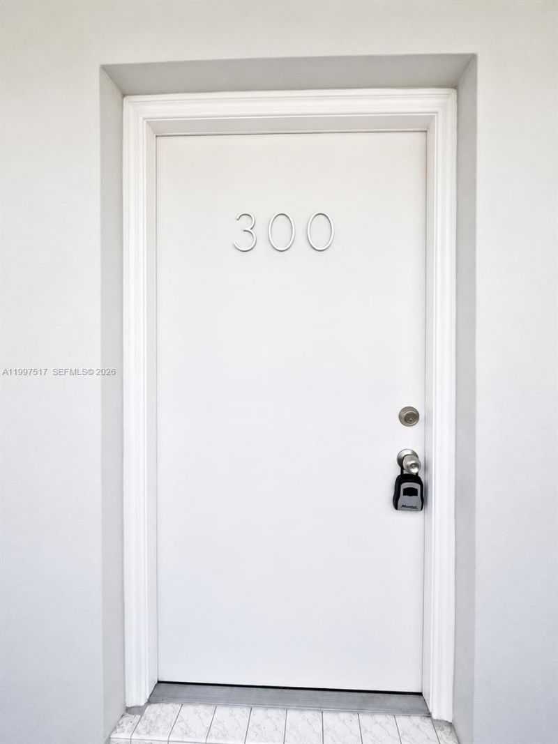 1780 NE 191st St, Unit 300, Miami, FL 33179 Photo