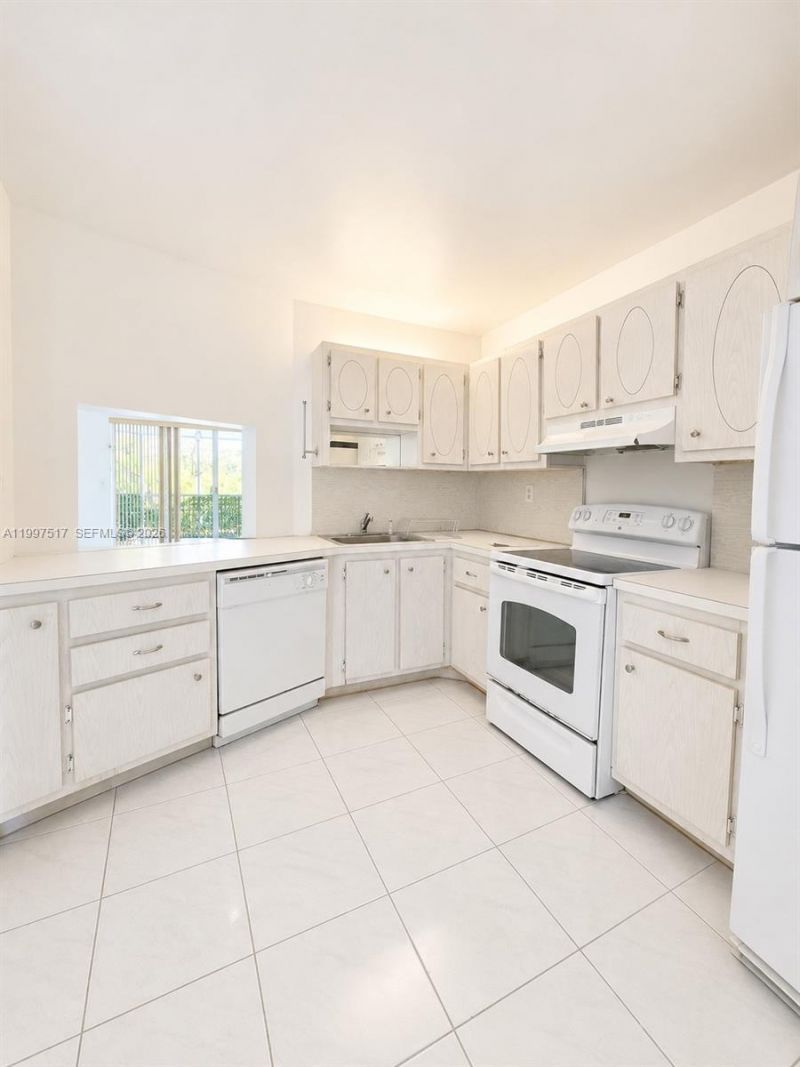 1780 NE 191st St, Unit 300, Miami, FL 33179 Photo