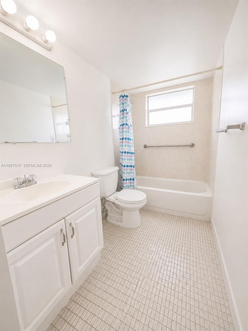 1780 NE 191st St, Unit 300, Miami, FL 33179 Photo