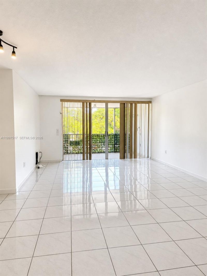 1780 NE 191st St, Unit 300, Miami, FL 33179 Photo