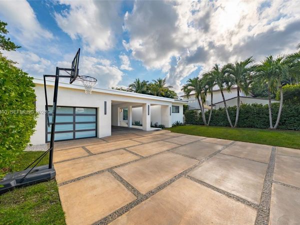 3141 N Bay Rd , Miami Beach, FL 33140