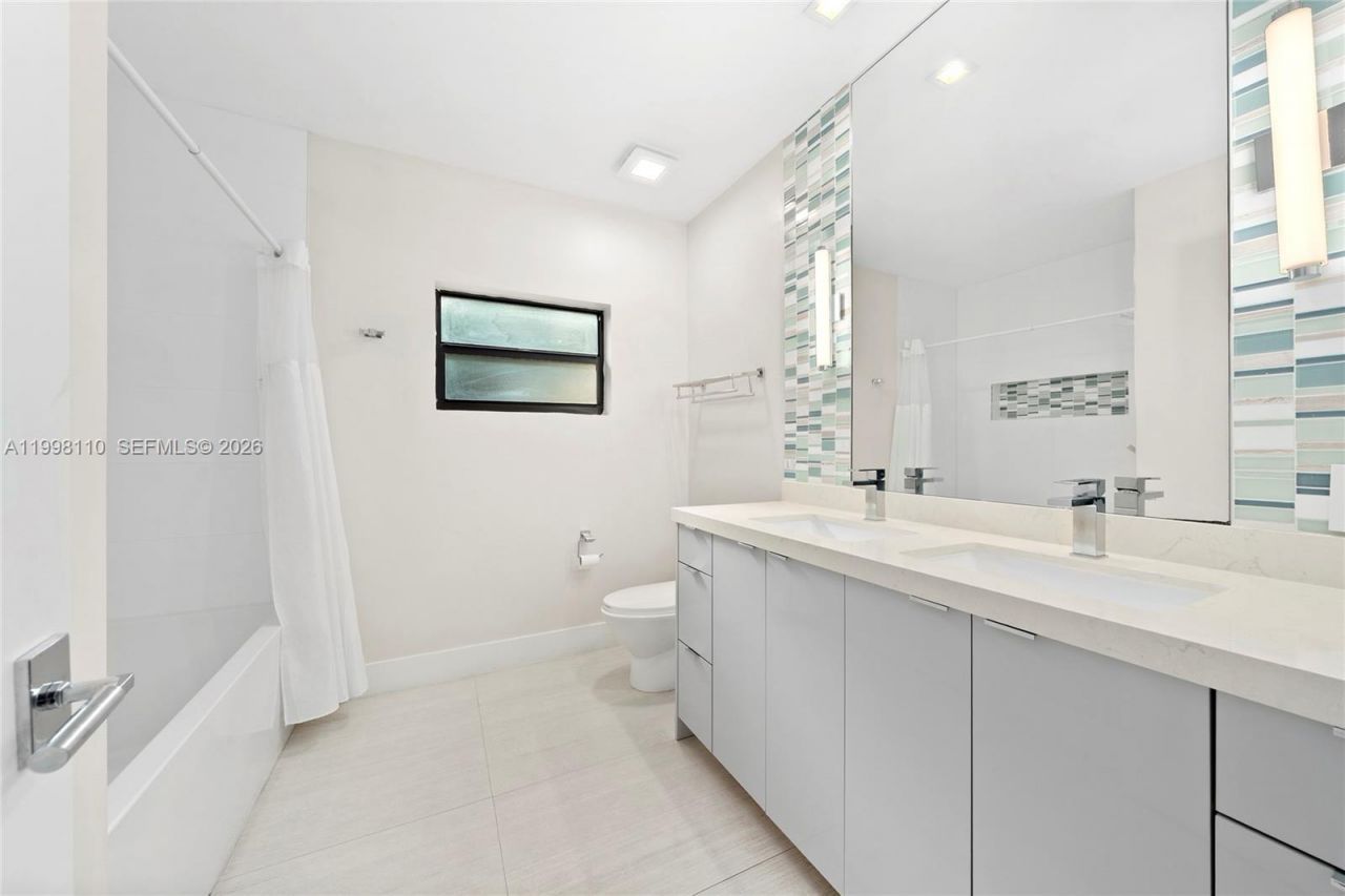 3141 N Bay Rd, Miami Beach, FL 33140 Photo