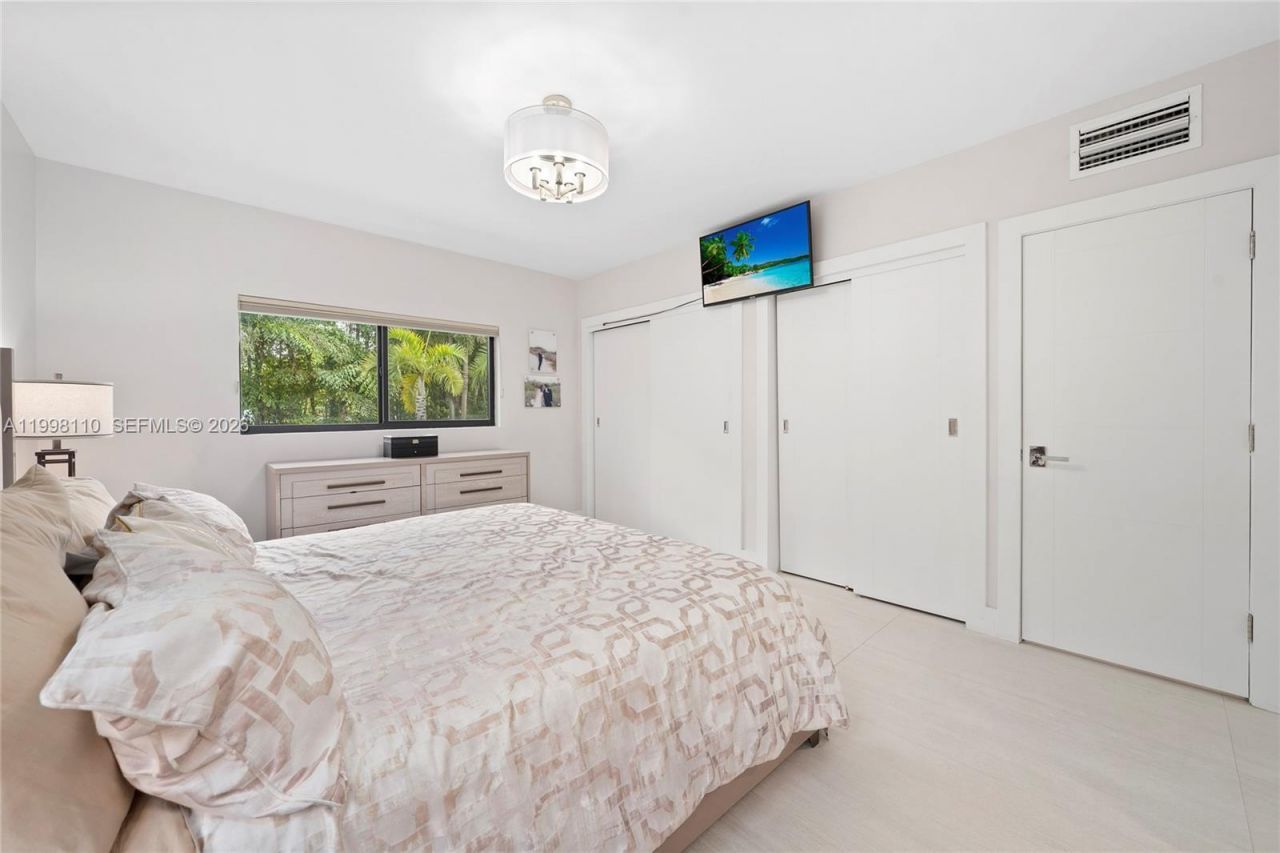 3141 N Bay Rd, Miami Beach, FL 33140 Photo