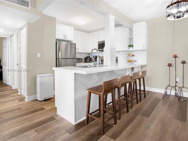9682 Fontainebleau Blvd, Unit 503, Miami, FL 33172