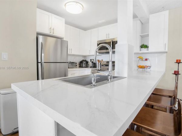 9682 Fontainebleau Blvd, Unit 503, Miami, FL 33172