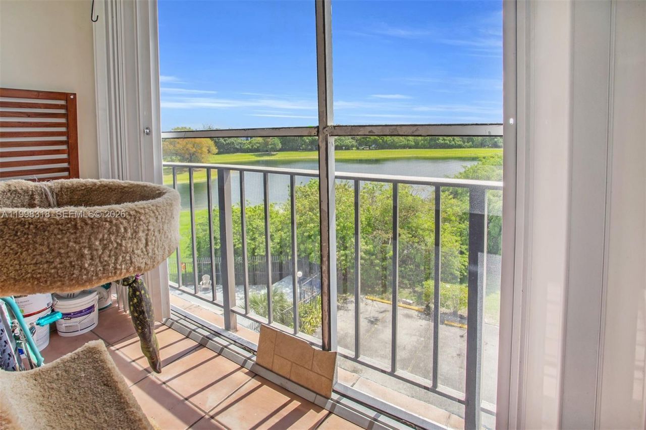 9682 Fontainebleau Blvd, Unit 503, Miami, FL 33172 Photo