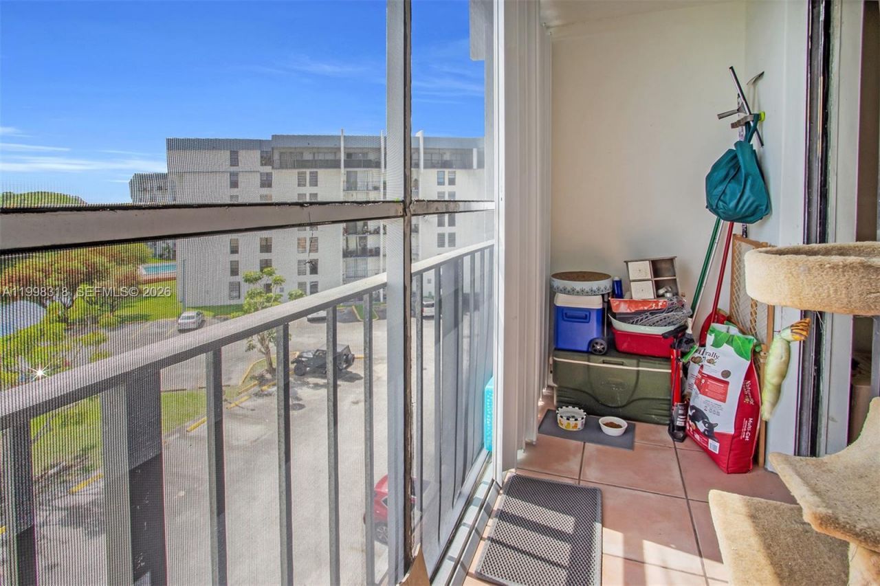 9682 Fontainebleau Blvd, Unit 503, Miami, FL 33172 Photo