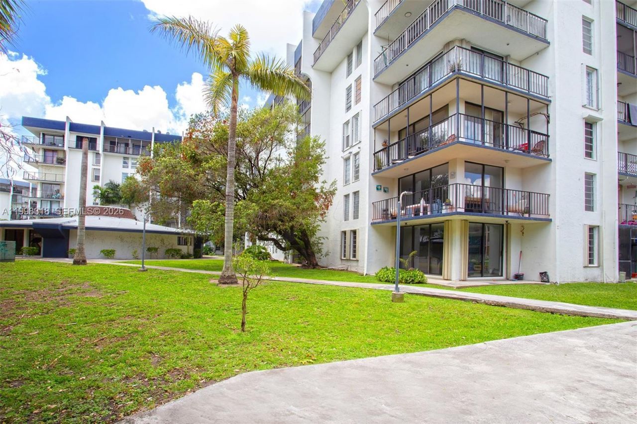 9682 Fontainebleau Blvd, Unit 503, Miami, FL 33172 Photo