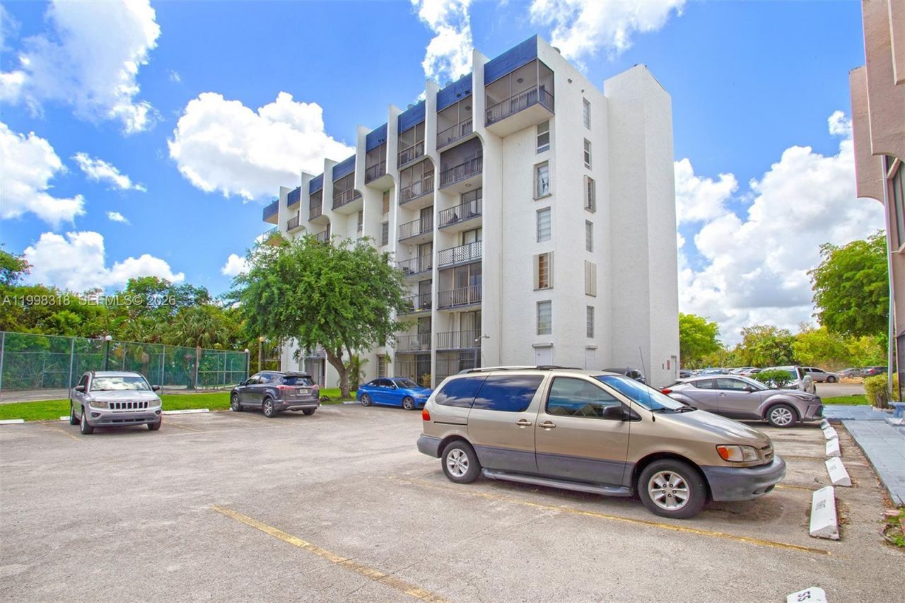 9682 Fontainebleau Blvd, Unit 503, Miami, FL 33172 Photo