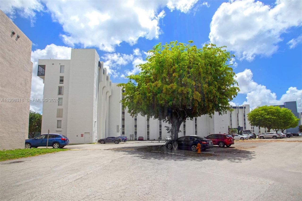 9682 Fontainebleau Blvd, Unit 503, Miami, FL 33172 Photo