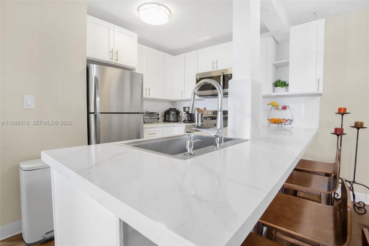 9682 Fontainebleau Blvd, Unit 503, Miami, FL 33172 Photo