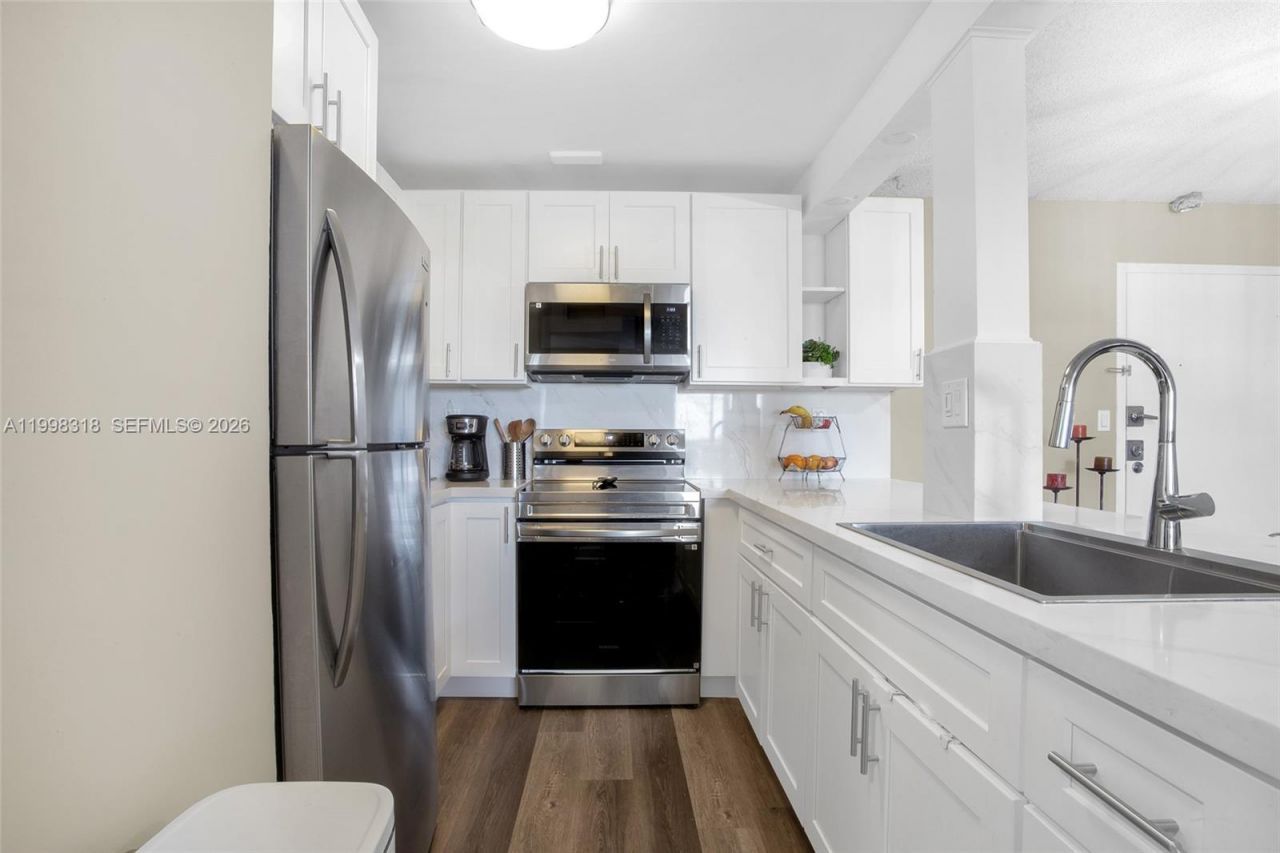 9682 Fontainebleau Blvd, Unit 503, Miami, FL 33172 Photo