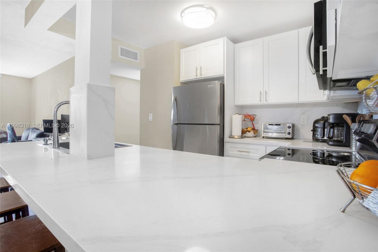 9682 Fontainebleau Blvd, Unit 503, Miami, FL 33172 Photo