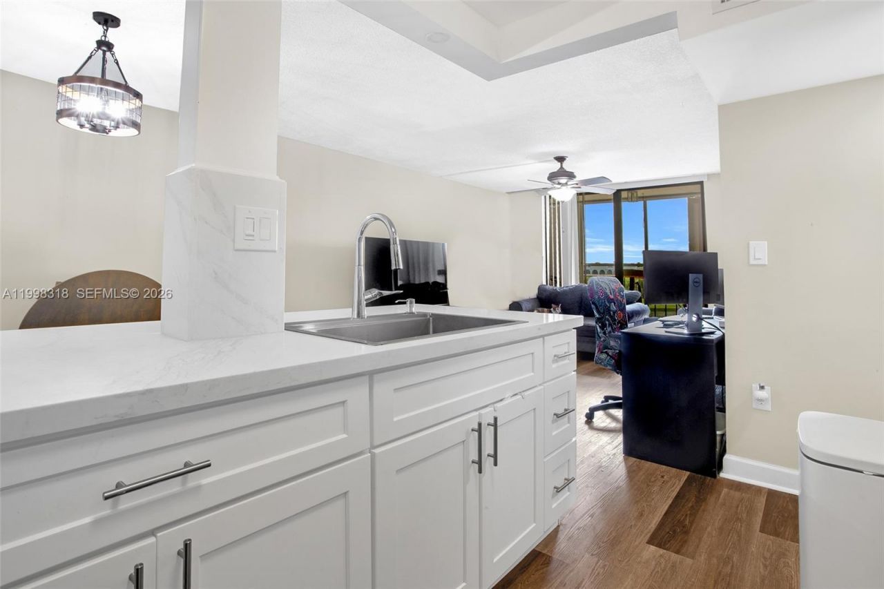 9682 Fontainebleau Blvd, Unit 503, Miami, FL 33172 Photo