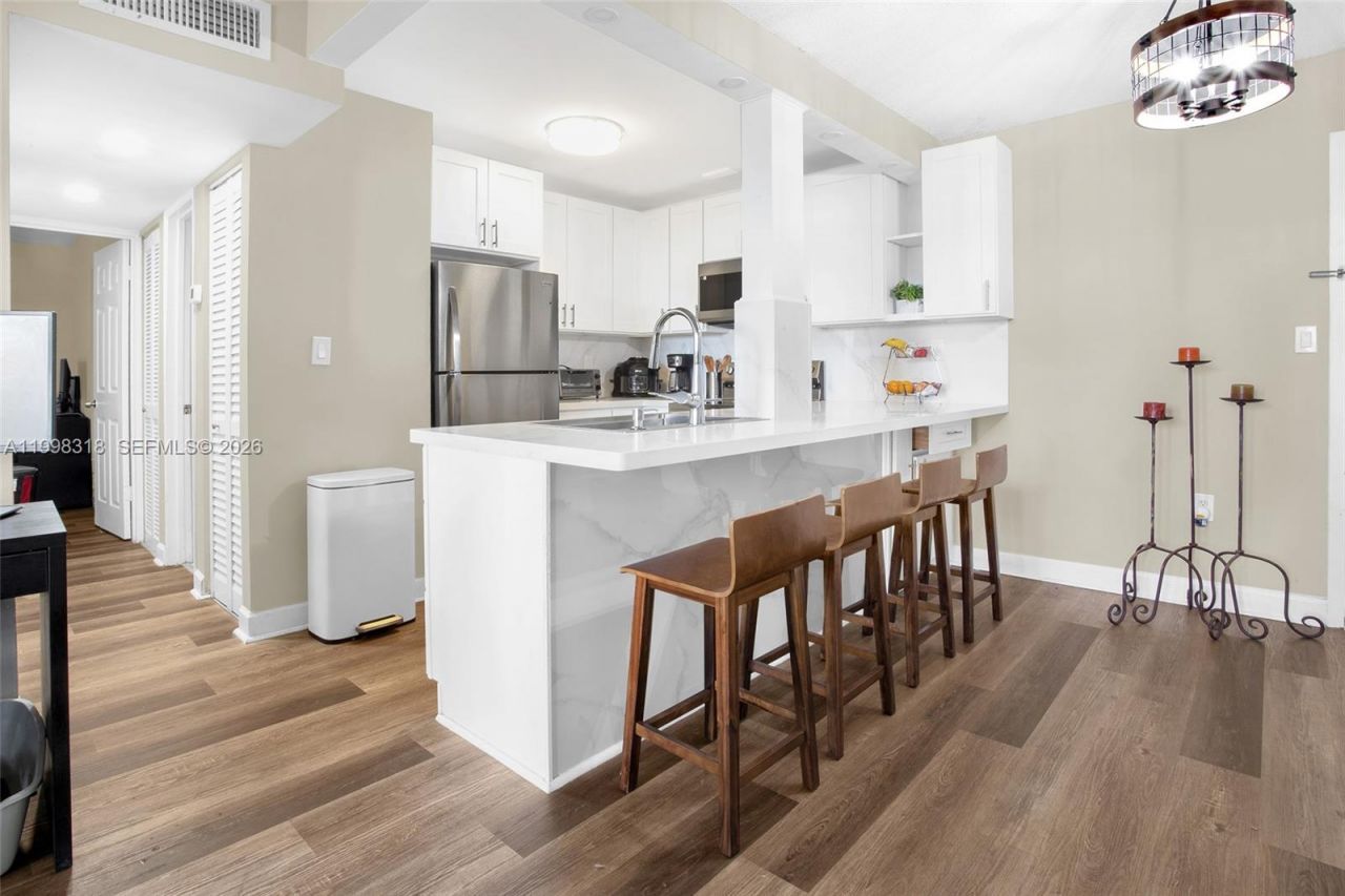 9682 Fontainebleau Blvd, Unit 503, Miami, FL 33172 Photo