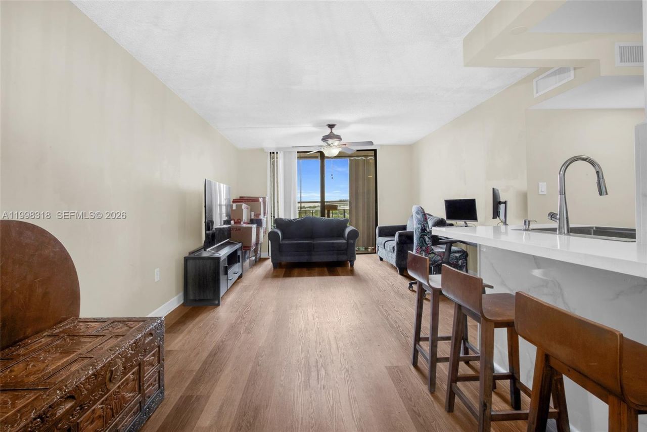 9682 Fontainebleau Blvd, Unit 503, Miami, FL 33172 Photo